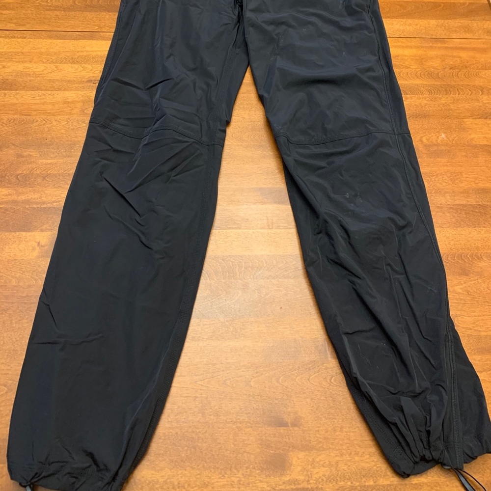 Lululemon size 8 Dog Runner Pants